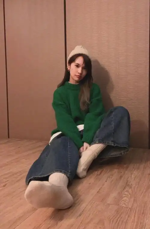 杨丞琳越来越会穿简约休闲西装套装搭小白鞋减龄又舒适耐看