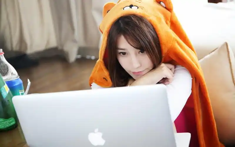 性感美女居家迷人写真图片桌面壁纸高清大图预览2560x1600_美女壁纸