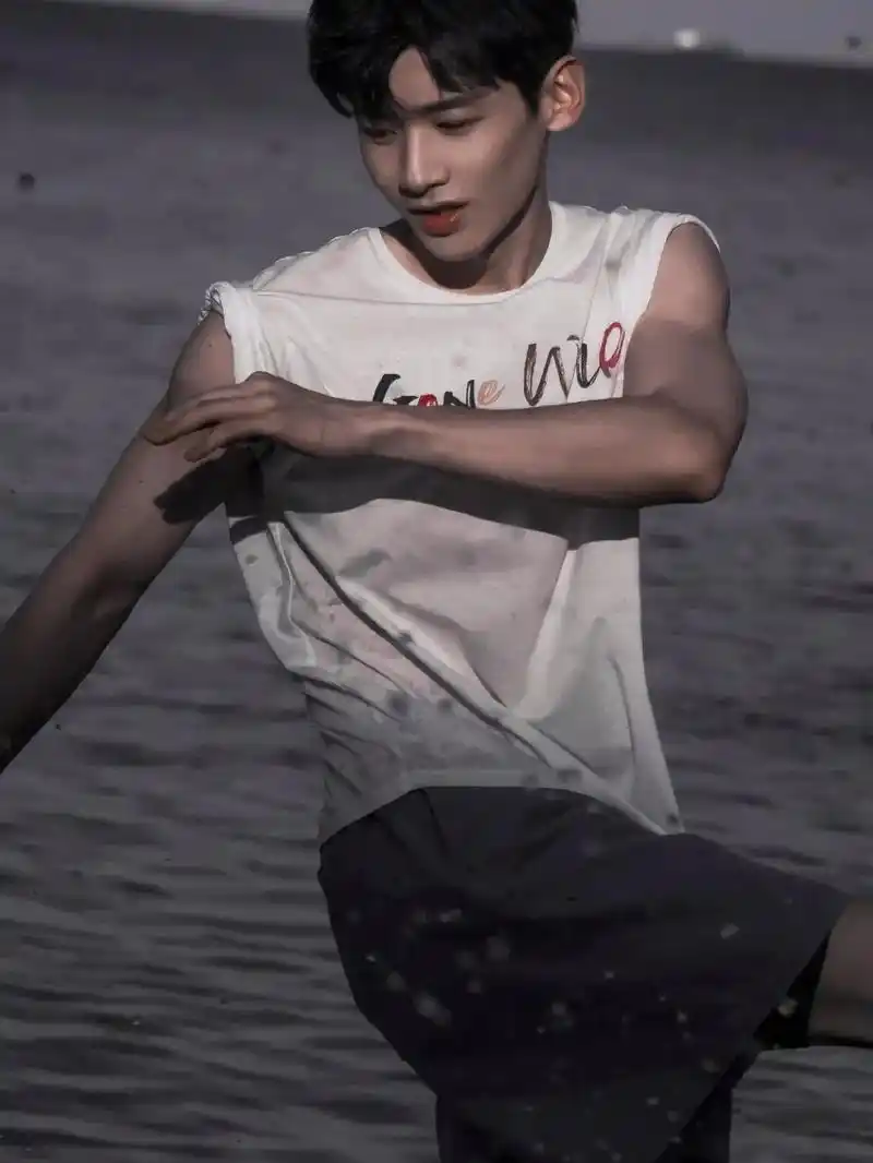 白敬亭能处有肌肉他真漏