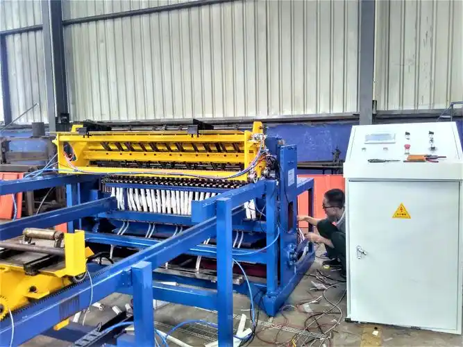 全自动鸡笼网焊网机循环拉网