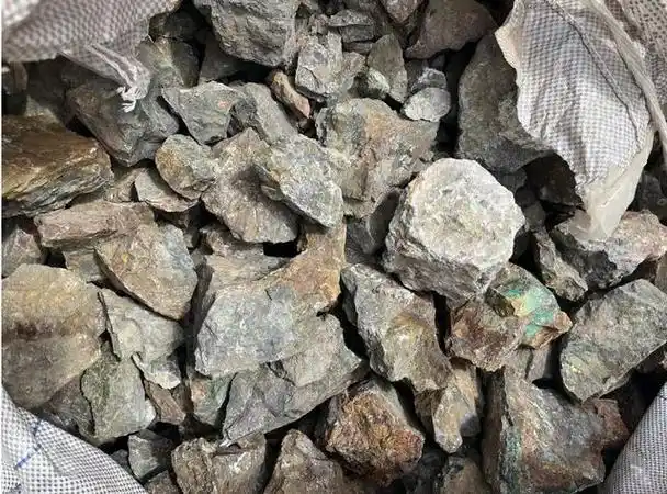 黄金矿石,指含有金元素或金化合物的矿石,能经过选矿成为含金品位较高