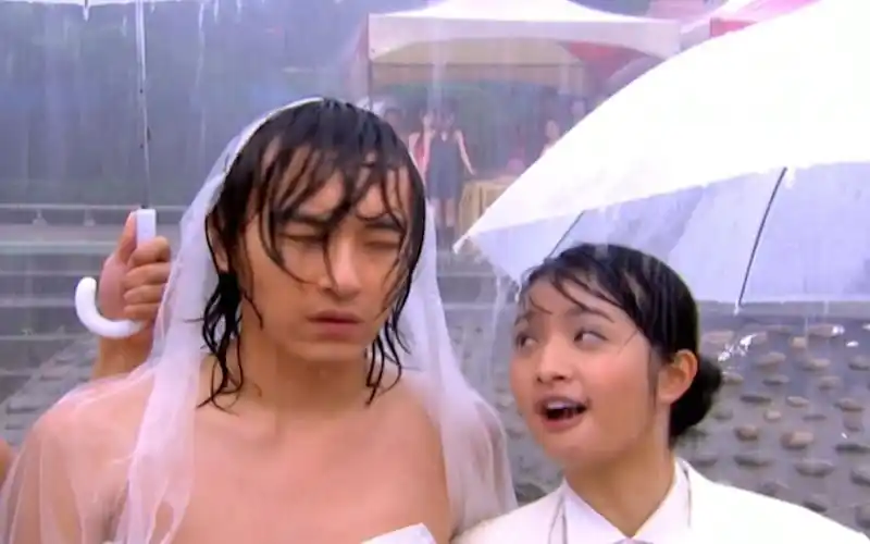 恶作剧之吻1cut98湘琴和直树的雨中结婚人字拖