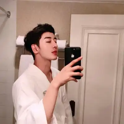 洝大人 男头黑白 侧脸 手机控部位