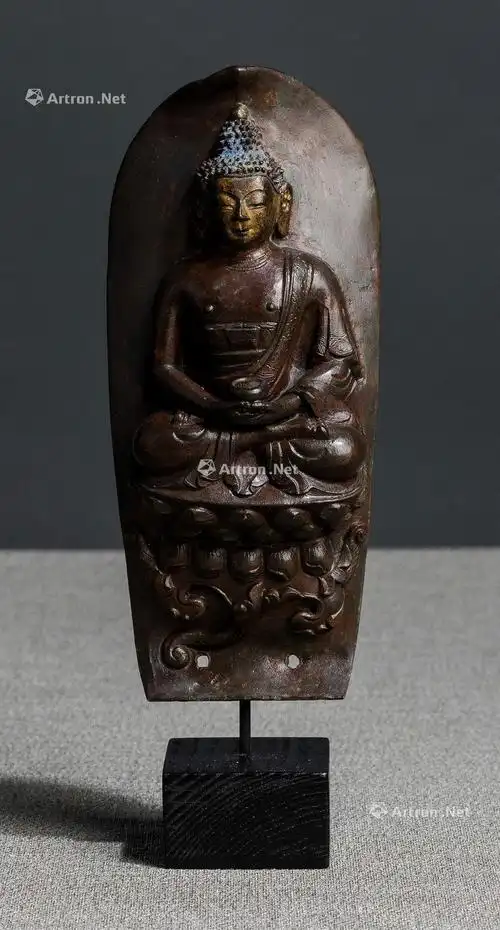 0034清18世纪汉藏风格释迦牟尼佛全跏趺莲座坐像莲瓣式铜片