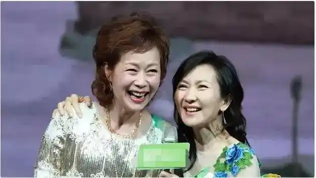 许仙小青已优雅地老去,白娘子赵雅芝还在扮嫩的路上,越走越远!_叶童