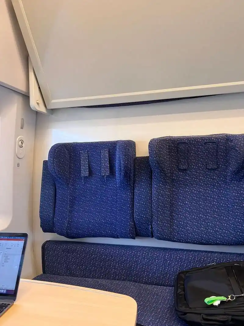 动车卧代二等座 第一次坐感觉挺稀奇的