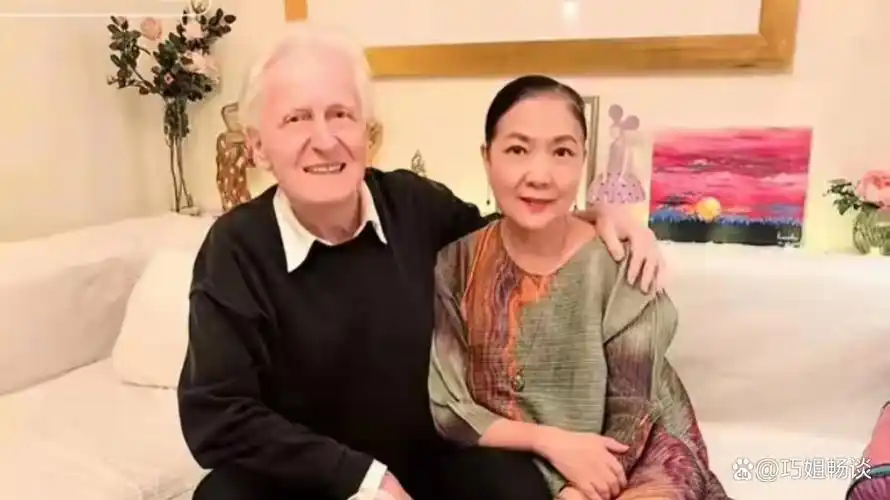 《优雅依旧!沈丹萍64岁生曰外籍老公和女儿相伴,生活幸福惬意》