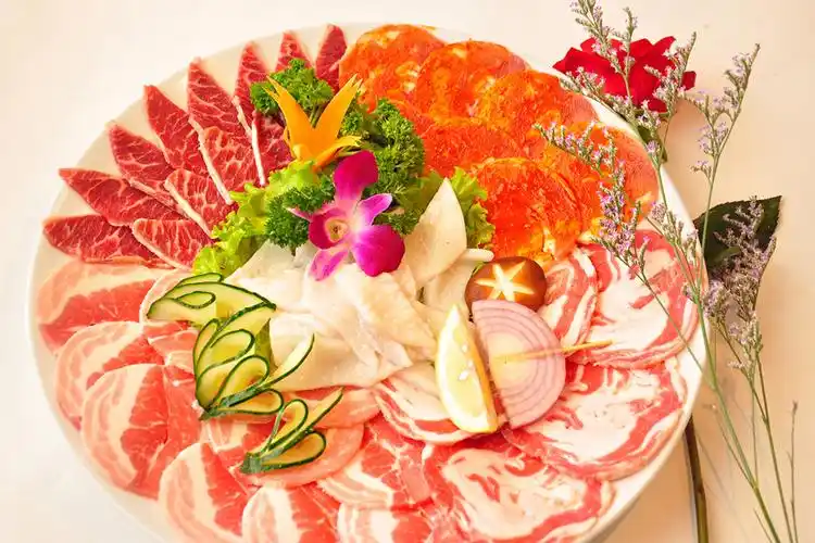 仅需119元即可享受原价184元的汁烤综合五点盛肉类拼盘套餐一份.