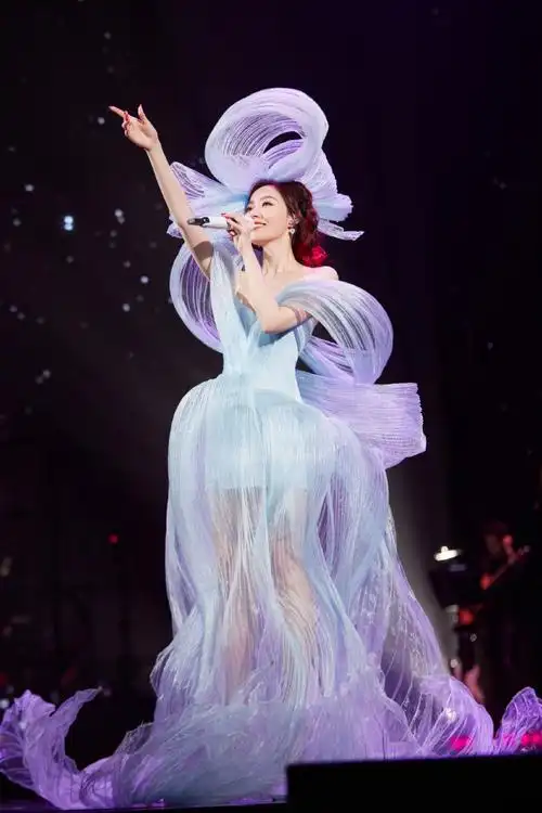 张靓颖光巡回演唱会##张靓颖重庆演唱会