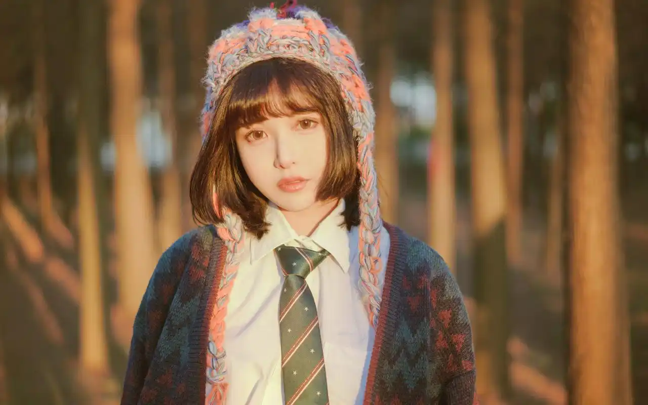 日系大眼短发少女写真集桌面壁纸