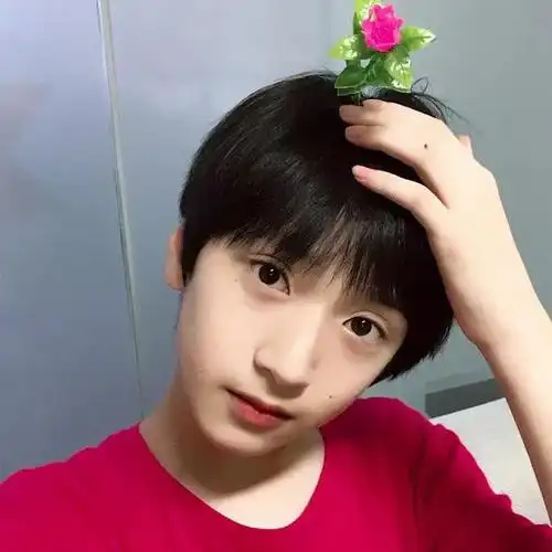 小时候的严浩翔好可爱啊ω