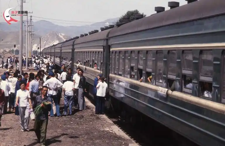 80年代的绿皮车