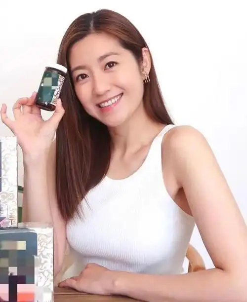 41岁陈自瑶身材突然变丰满,被质疑二次发育,一个月时间变化不小_腾讯