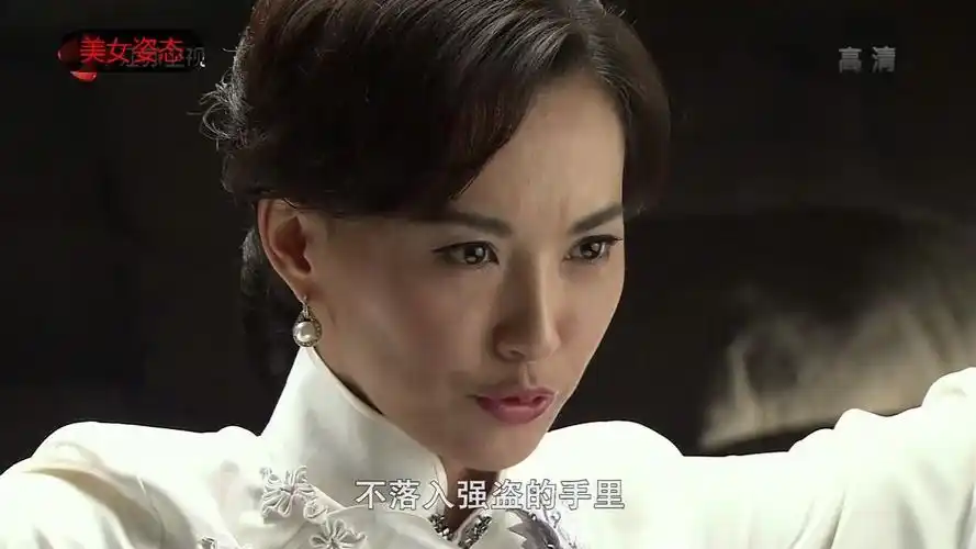 莫小棋肉丝旗袍银色高跟鞋高超身手自救