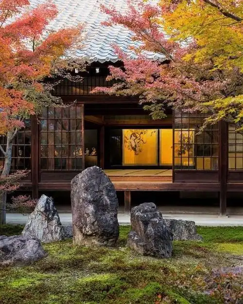 日式庭院安静中不乏山水流动的禅意