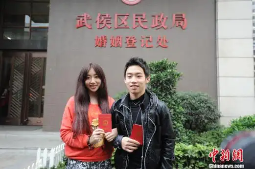 邹凯老婆晒结婚证结束6年爱情长跑图