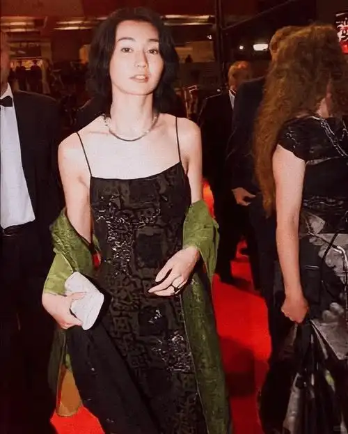 张曼玉和林丹同框被嘲整容?她早就不在乎这张脸了