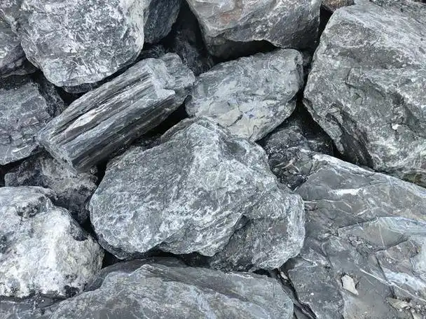 黑石头多少钱一吨,黑龙江黑石头装车,装车的黑山石什么价格