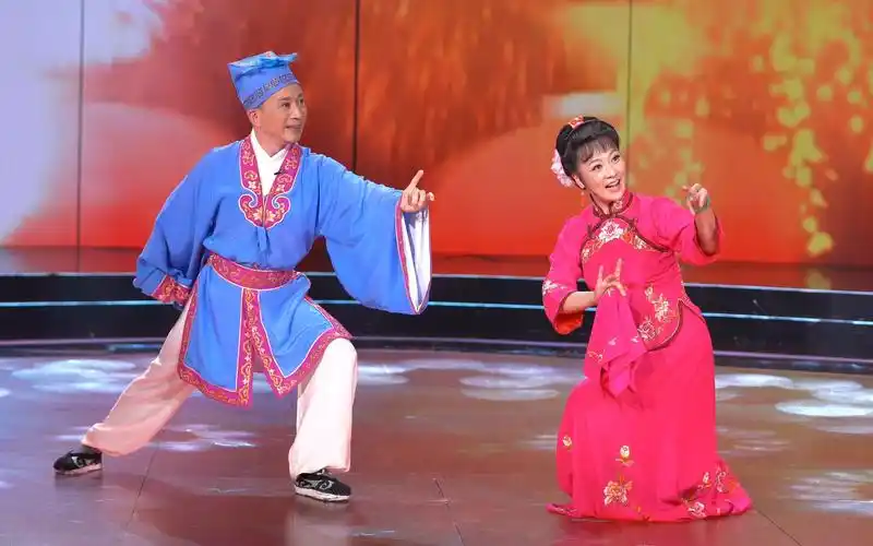 周珊何云黄梅戏夫妻观灯