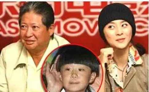 网友拿范丞丞与洪金宝照片对比,称两人五官长相什么的都很相似,于是