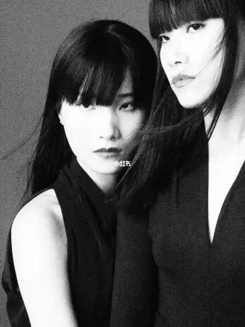 黑白双生花_写真_摄影_发型_双胞胎_黑白写真_摄影_写真