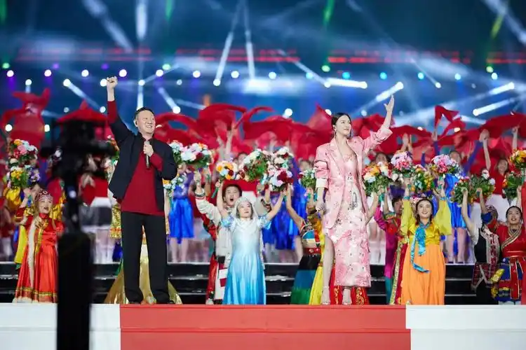 韩磊谭维维献唱重庆市第六届运动会开幕式主题曲,助力运动健儿!