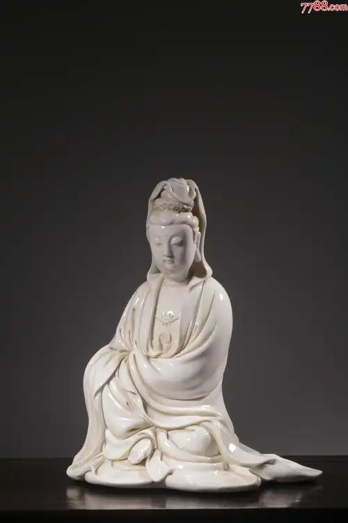 清何朝宗款德化白瓷自在观音坐像