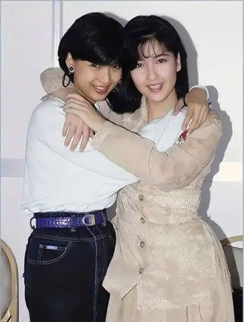 周慧敏,汤宝如,王馨平一起合作《美少女战士》时的合影