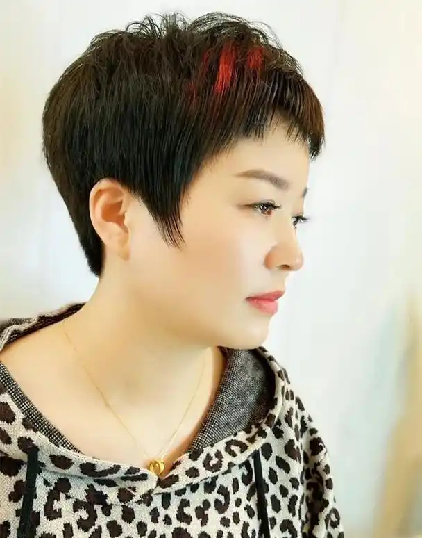 50岁女性发型推荐:10款显年轻的短发