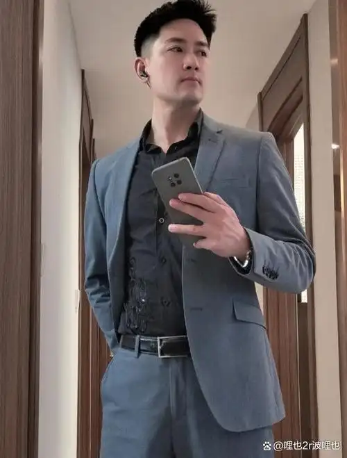 30岁正装帅大叔成熟又多金真的很有魅力