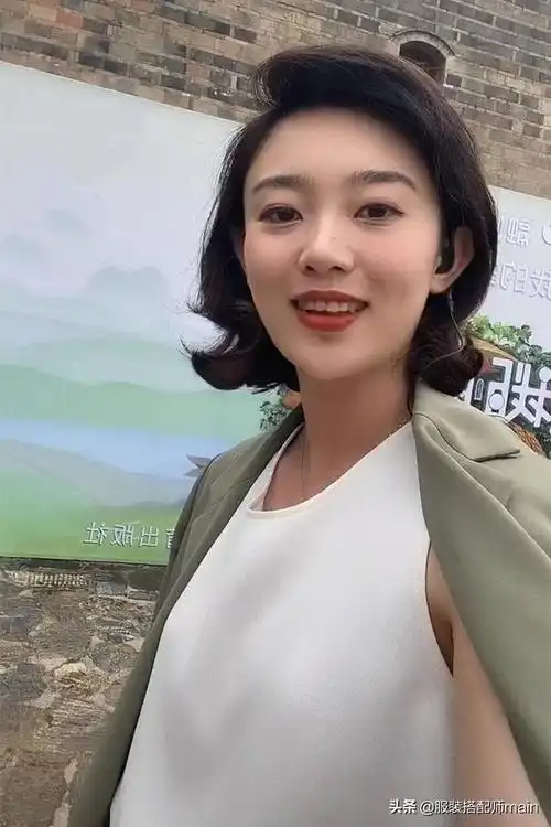 女主持人发型(女主持人发型简单大气)-天晟网