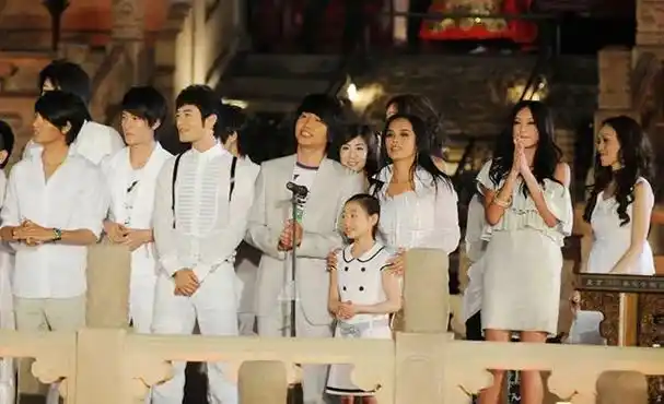 12年前唱北京欢迎你的附中女孩