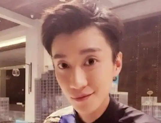 乔任梁断臂倒吊照片 究竟是怎么回事?