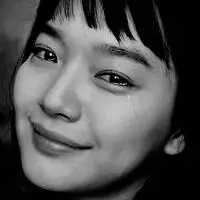 超伤感的微信流泪女生黑白头像