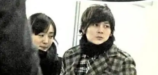 2010年,杨幂与俞灏明关系澄清后,被媒体曝光与才华横溢的歌手刘君林