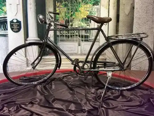 燕子的美篇 写美篇王明玺 1956年,他花480元买回一辆英国产的"凤头"牌