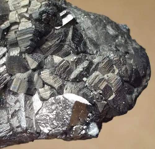 今天发一组锡石图片锡石,锡矿,图片,黄锡矿,粒状480万注册会员,工作日