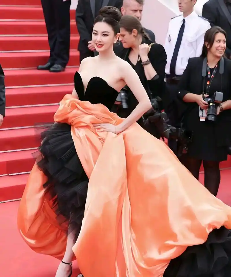 看完张雨绮的红毯造型,网友惊呼:这是谁出的馊主意?