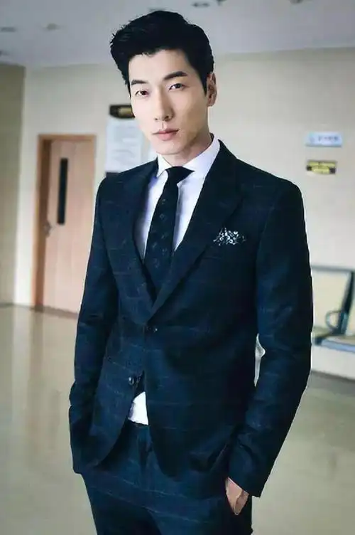 张亮个人资料张亮白手起家从无到有