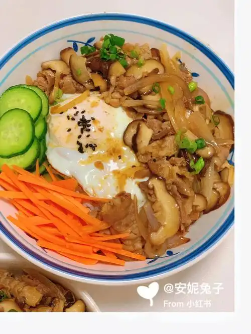 晚餐香菇肥牛饭