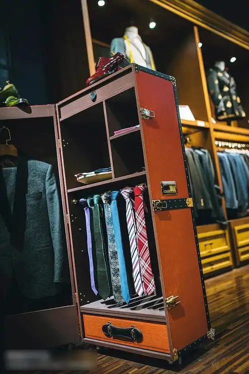 麦梯定制服装男装西装店南京茂业门店装修