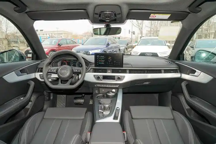 2022款奥迪a4l40tfsi豪华动感型