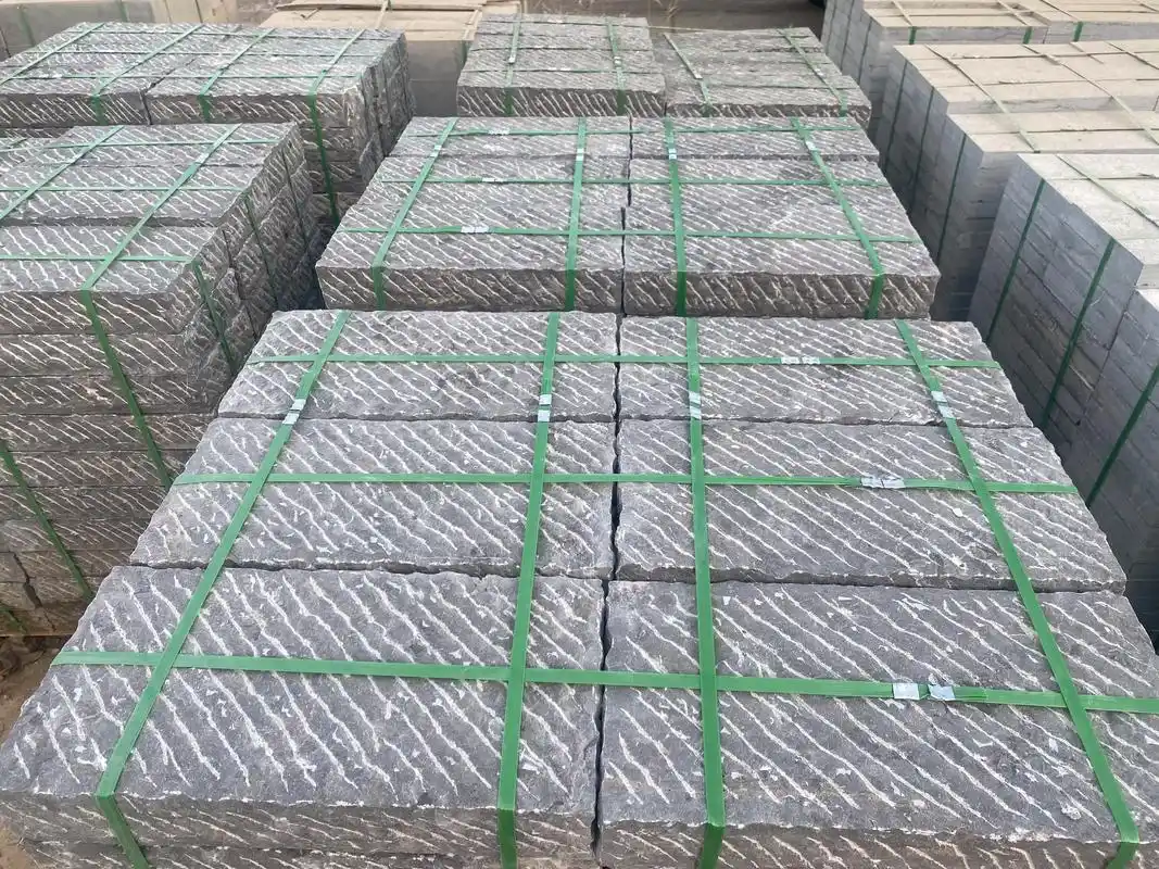 蘑菇面青石石材多少钱一平方.青石的特点主要包括以下几个方面: - 抖