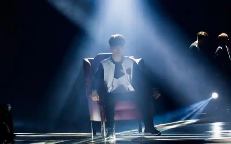 【经典】2017lck春季赛决赛开场,faker坐在王座上的视频,排面!