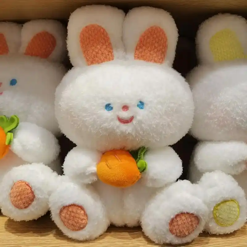 名创优品毛绒公仔