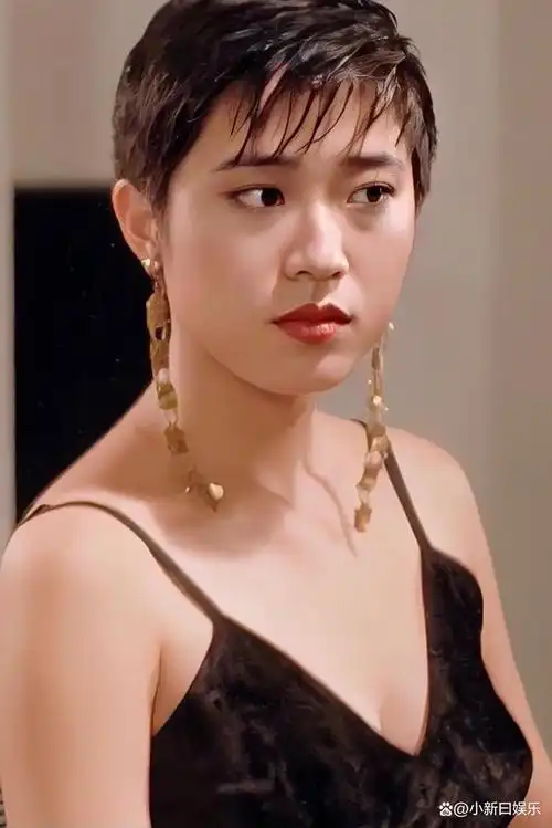 陈法蓉作为港姐出身的明星,不仅美丽,而且充满魅力.