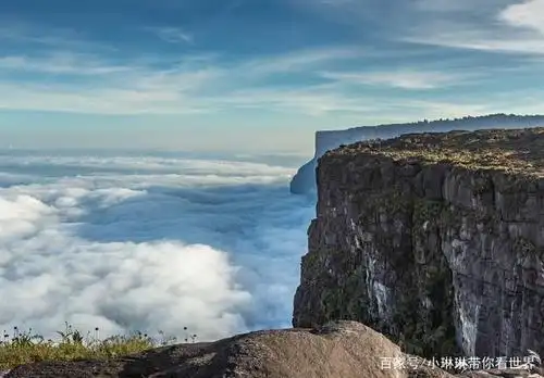 三国交界处的一座山峰,山顶平坦,曾是史前动物的栖息地