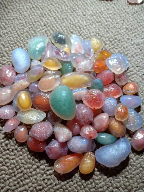 阿拉善糖心玛瑙原石彩虹一样的颜色