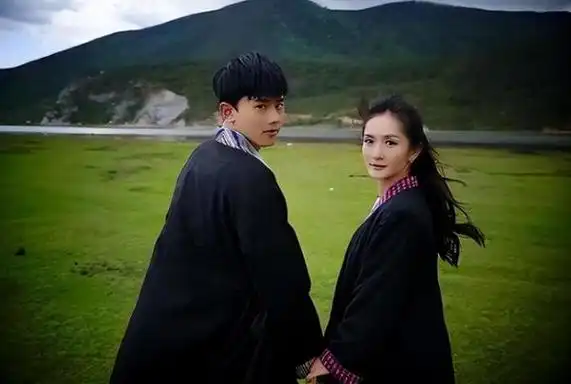 张杰演唱会现场表白谢娜娜姐满脸娇羞赵丽颖一旁起哄狂吃狗粮