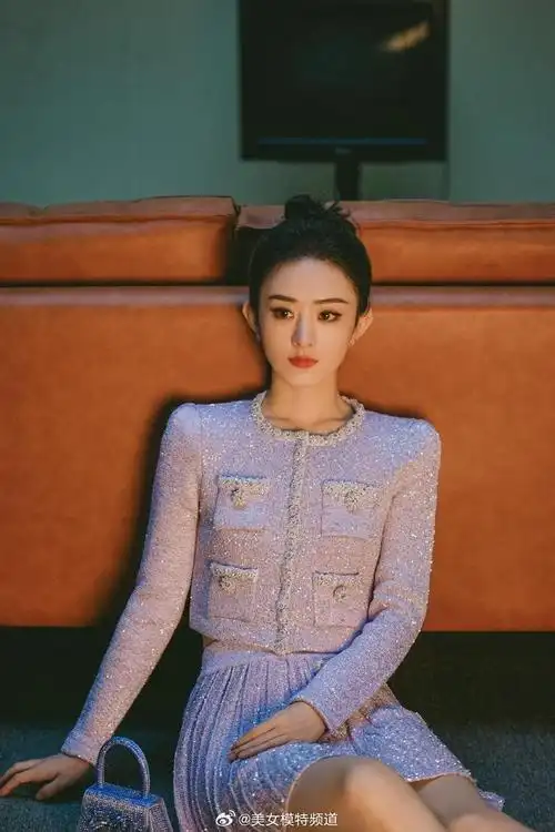 赵丽颖穿黑色露肩衣舒意优雅一字锁骨肩颈线条优越超吸睛